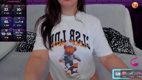 Mia online show from November 3, 2025, 5:25 pm