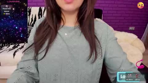 Mia online show from December 4, 2025, 10:51 pm