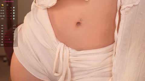 Snapshot of glowwww_ chatting on October 17, 2025, 3:47 pm Eloise  online show from October 17, 2025, 3:47 pm