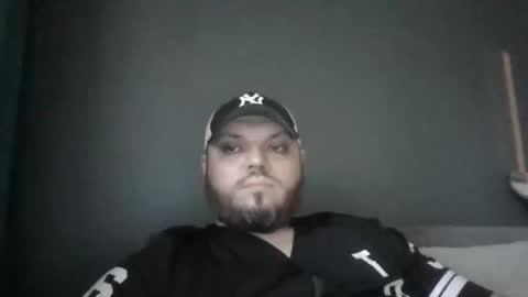 Snapshot of glusgan chatting on February 19, 2025, 3:27 pm Your boy online show from February 19, 2025, 3:27 pm