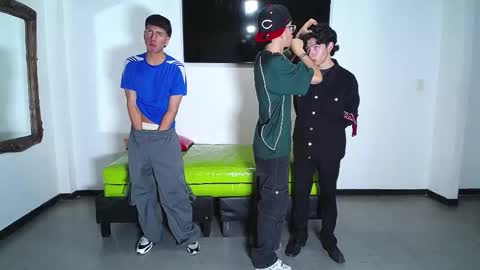 THOMAS AND DAMIAND online show from October 28, 2025, 6:54 pm