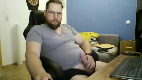 gnik_labinnah online show from June 8, 2026, 8:31 pm