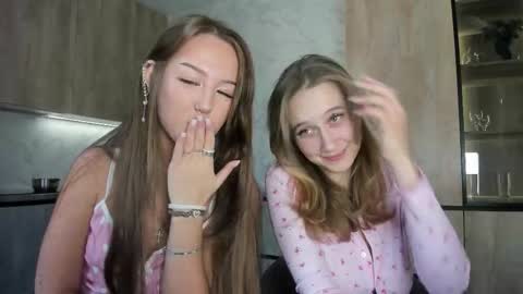 Snapshot of go0d_grl chatting on October 19, 2025, 8:37 am Lina online show from October 19, 2025, 8:37 am