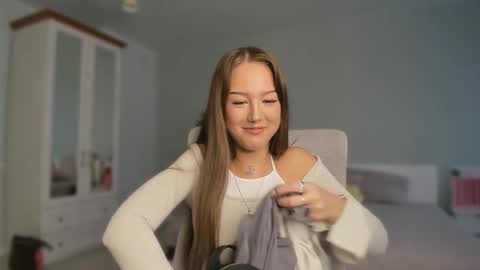 Snapshot of go0d_grl chatting on October 28, 2025, 8:40 am Lina online show from October 28, 2025, 8:40 am