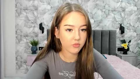 Lina online show from December 20, 2025, 8:43 am