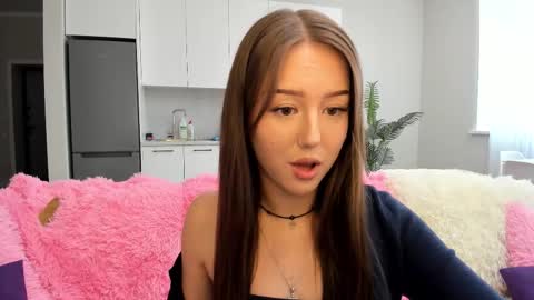 Lina online show from March 25, 2026, 8:31 am