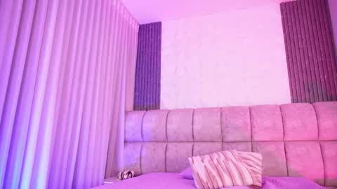goddess_eli77 online show from April 25, 2026, 3:09 am