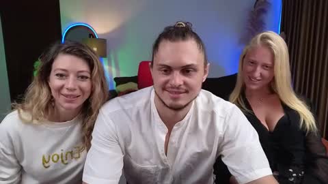 Snapshot of goddess_marylin chatting on December 7, 2024, 3:14 am   330 UTC2 girls   online show from December 7, 2024, 3:14 am