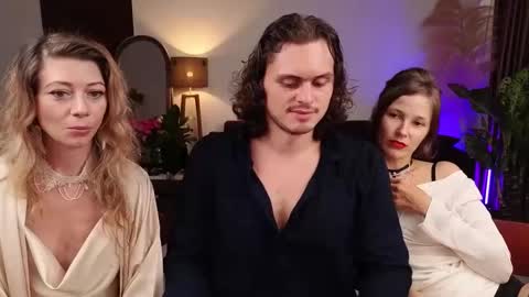 Snapshot of goddess_marylin chatting on December 14, 2024, 3:29 am   330 UTC2 girls   online show from December 14, 2024, 3:29 am