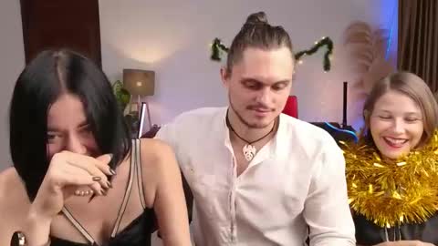 Snapshot of goddess_marylin chatting on December 24, 2024, 3:38 am   330 UTC2 girls   online show from December 24, 2024, 3:38 am