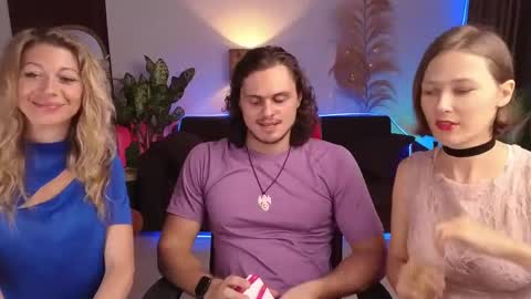 Snapshot of goddess_marylin chatting on January 12, 2025, 3:28 am   330 UTC2 girls   online show from January 12, 2025, 3:28 am