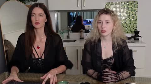 Snapshot of goddess_marylin chatting on January 21, 2025, 3:37 am   330 UTC2 girls   online show from January 21, 2025, 3:37 am