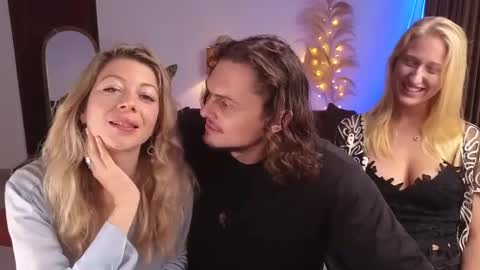 Snapshot of goddess_marylin chatting on January 22, 2025, 2:37 am   330 UTC2 girls   online show from January 22, 2025, 2:37 am