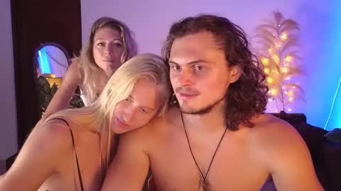 Snapshot of goddess_marylin chatting on January 22, 2025, 5:48 am   330 UTC2 girls   online show from January 22, 2025, 5:48 am