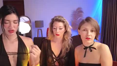 Snapshot of goddess_marylin chatting on February 2, 2025, 3:10 am   330 UTC2 girls   online show from February 2, 2025, 3:10 am