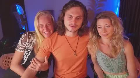 Snapshot of goddess_marylin chatting on February 19, 2025, 3:50 am   330 UTC2 girls   online show from February 19, 2025, 3:50 am