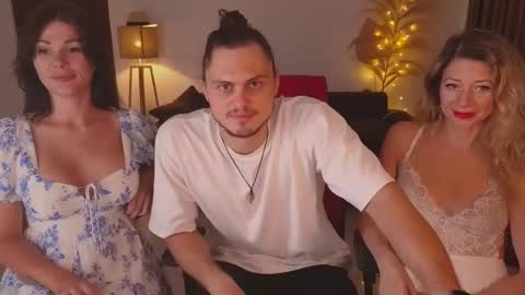 Snapshot of goddess_marylin chatting on February 27, 2025, 1:38 am   330 UTC2 girls   online show from February 27, 2025, 1:38 am