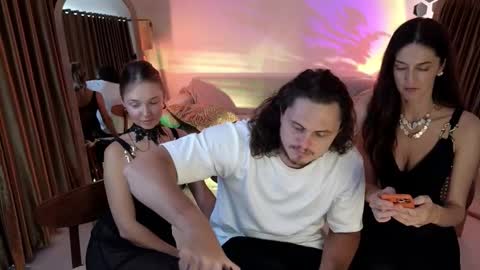 Snapshot of goddess_marylin chatting on October 19, 2025, 3:18 am   330 UTC2 girls   online show from October 19, 2025, 3:18 am