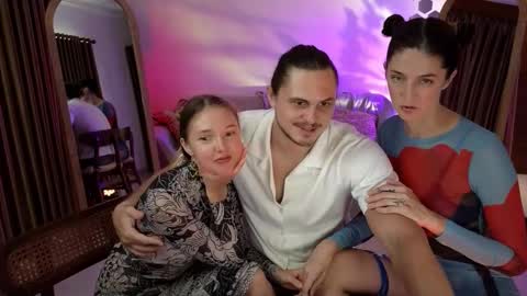 Snapshot of goddess_marylin chatting on October 29, 2025, 3:42 am   330 UTC2 girls   online show from October 29, 2025, 3:42 am