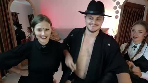 Snapshot of goddess_marylin chatting on October 30, 2025, 4:47 am   330 UTC2 girls   online show from October 30, 2025, 4:47 am