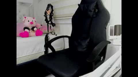 goddess_of_pigs online show from February 3, 2026, 4:54 am