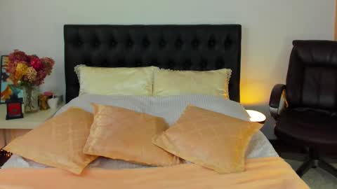 Katrin online show from October 11, 2025, 5:39 am