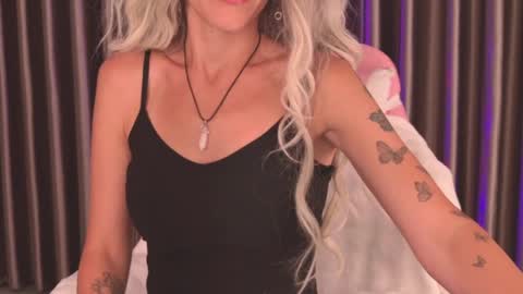 Snapshot of goddess_stars chatting on April 9, 2026, 12:10 pm Katarina online show from April 9, 2026, 12:10 pm