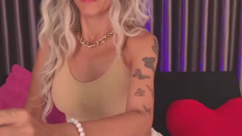 Snapshot of goddess_stars chatting on April 12, 2026, 8:08 am Katarina online show from April 12, 2026, 8:08 am