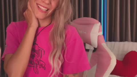 Snapshot of goddess_stars chatting on April 25, 2026, 3:42 pm Katarina online show from April 25, 2026, 3:42 pm