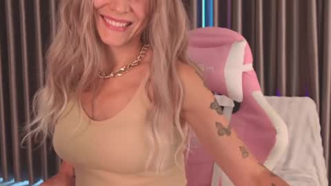 Snapshot of goddess_stars chatting on April 28, 2026, 10:09 am Katarina online show from April 28, 2026, 10:09 am