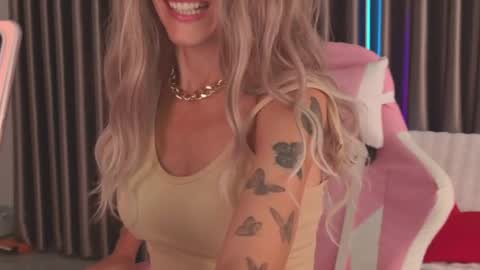 Snapshot of goddess_stars chatting on April 29, 2026, 5:30 pm Katarina online show from April 29, 2026, 5:30 pm