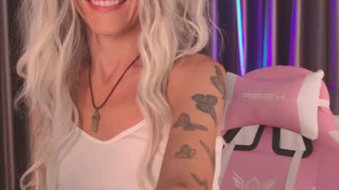 Snapshot of goddess_stars chatting on May 4, 2026, 10:44 am Katarina online show from May 4, 2026, 10:44 am