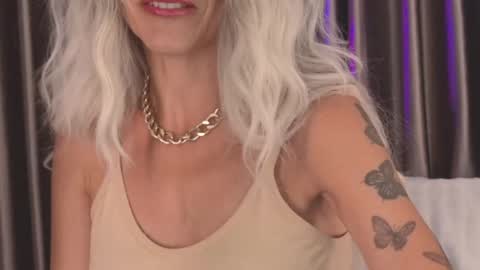 Snapshot of goddess_stars chatting on May 29, 2026, 11:19 am Katarina online show from May 29, 2026, 11:19 am