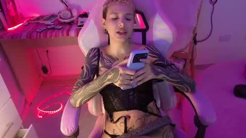 Snapshot of goddess_vee_ chatting on May 27, 2026, 1:57 am vee online show from May 27, 2026, 1:57 am
