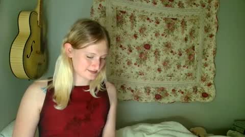 Snapshot of goddessalison chatting on June 7, 2026, 1:43 am goddessalison online show from June 7, 2026, 1:43 am