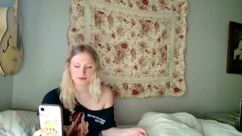 Snapshot of goddessalison chatting on June 9, 2026, 11:38 pm goddessalison online show from June 9, 2026, 11:38 pm
