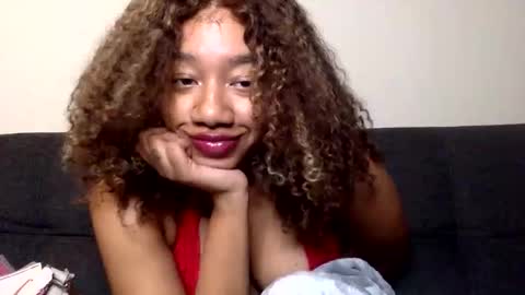 Snapshot of goddessdaisysky chatting on January 7, 2025, 7:38 pm Goddess Daisy Sky online show from January 7, 2025, 7:38 pm