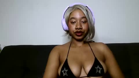 Snapshot of goddessdaisysky chatting on January 26, 2025, 1:31 am Goddess Daisy Sky online show from January 26, 2025, 1:31 am