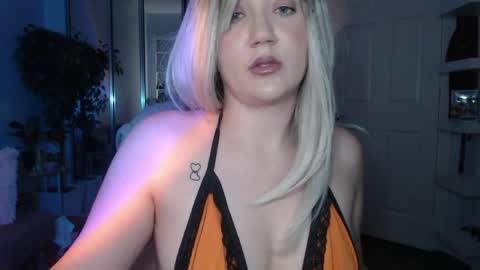 Snapshot of goddessemmy chatting on April 9, 2026, 5:29 am Goddess Emmy online show from April 9, 2026, 5:29 am