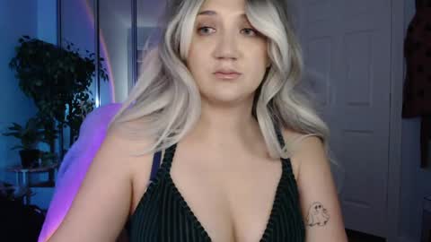 Snapshot of goddessemmy chatting on May 14, 2026, 4:52 am Goddess Emmy online show from May 14, 2026, 4:52 am