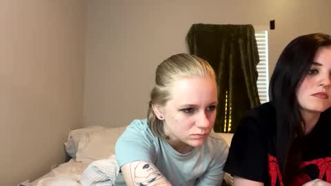 feyaa22 online show from December 5, 2024, 9:50 pm