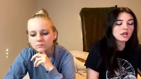 feyaa22 online show from December 6, 2024, 2:17 pm