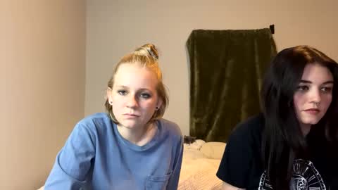 feyaa22 online show from December 6, 2024, 11:47 pm