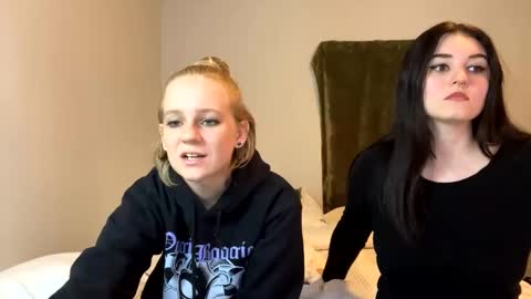 feyaa22 online show from December 7, 2024, 4:25 pm