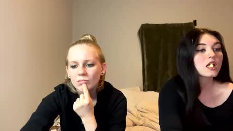 feyaa22 online show from December 8, 2024, 1:13 am