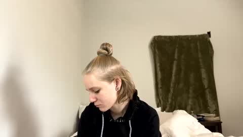 feyaa22 online show from December 9, 2024, 5:41 pm