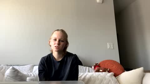 feyaa22 online show from December 10, 2024, 2:50 pm