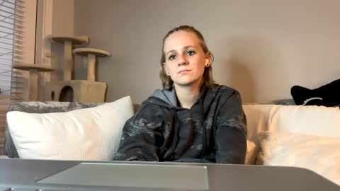 feyaa22 online show from December 11, 2024, 10:38 pm