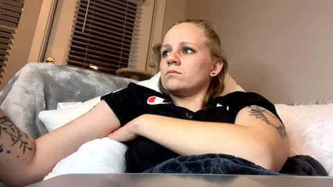 feyaa22 online show from December 13, 2024, 2:21 am