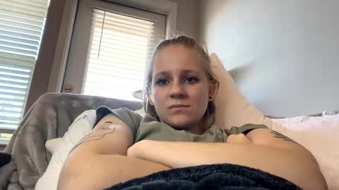 feyaa22 online show from December 13, 2024, 5:10 pm